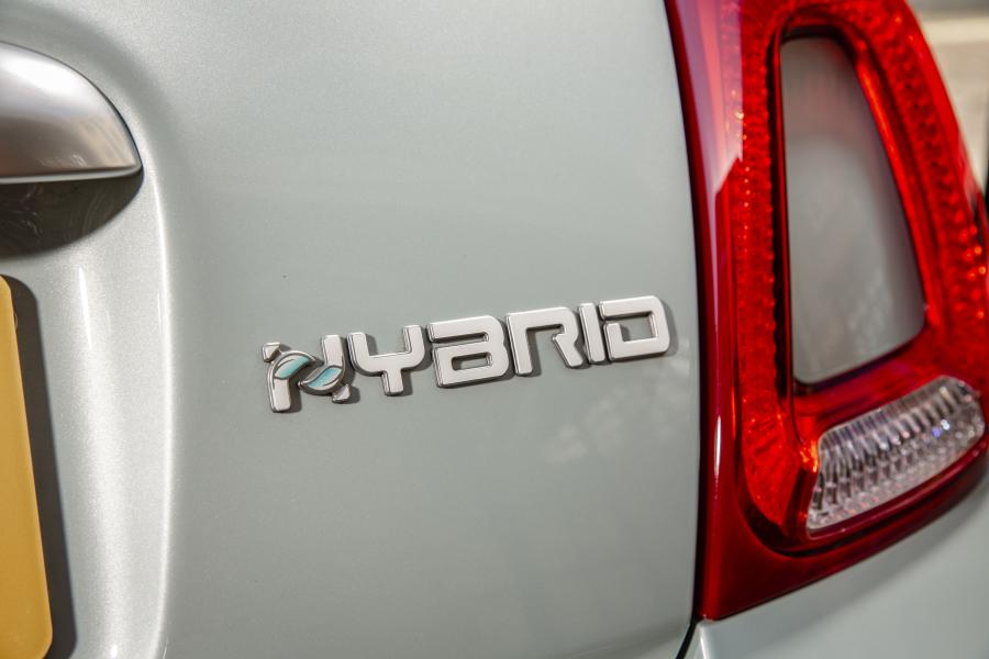 Логотип Fiat 500 Hybrid Launch Edition (312) 2020 года  (UK) (фото 37 из 40)